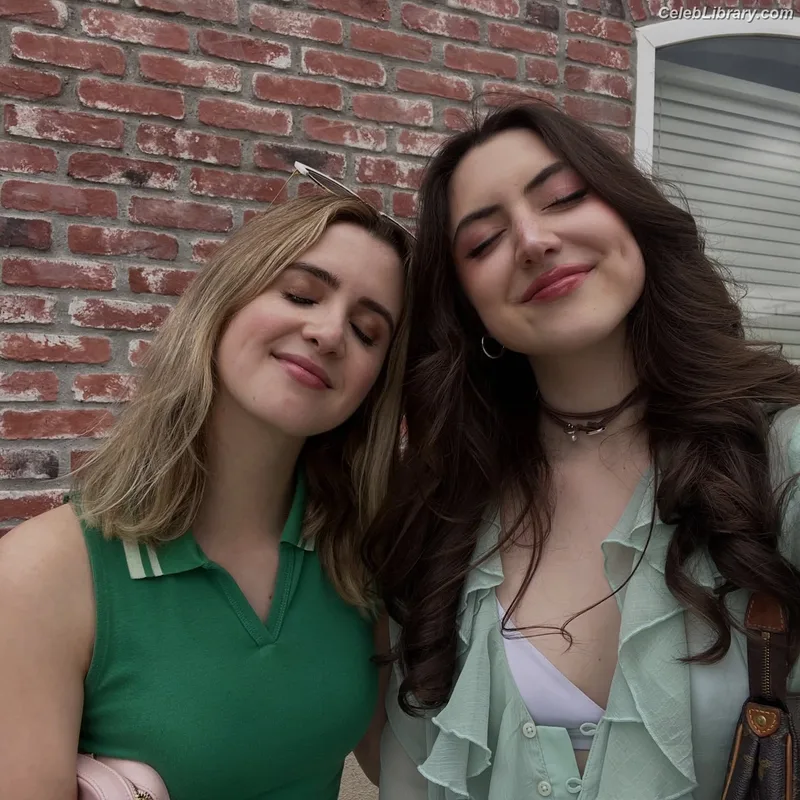 Laura Marano photo 23 of 331