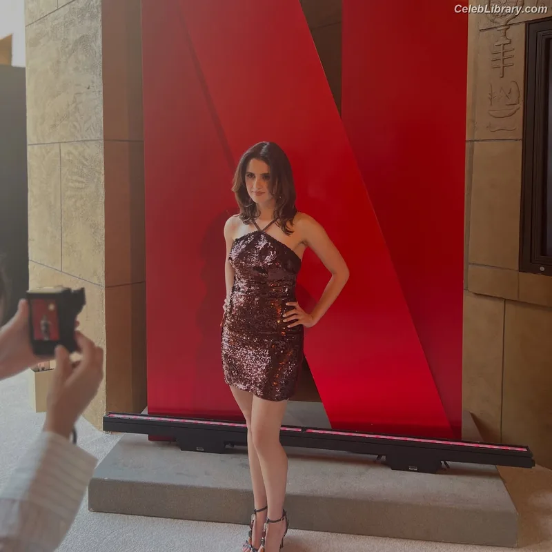 Laura Marano photo 9 of 331