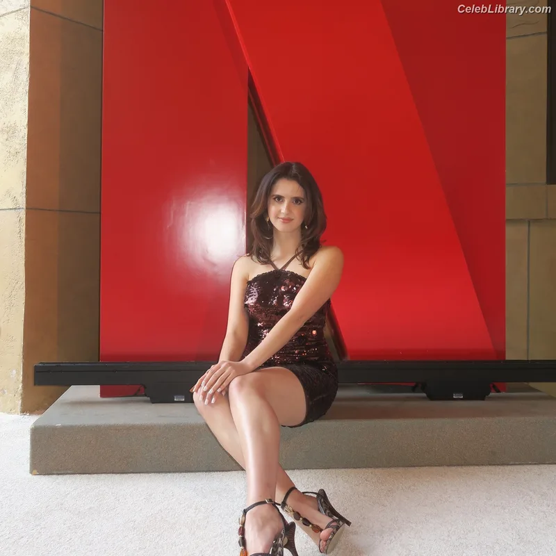 Laura Marano photo 11 of 331