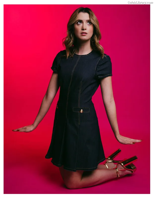 Laura Marano photo 21 of 331