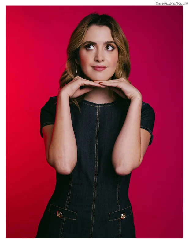 Laura Marano photo 22 of 331