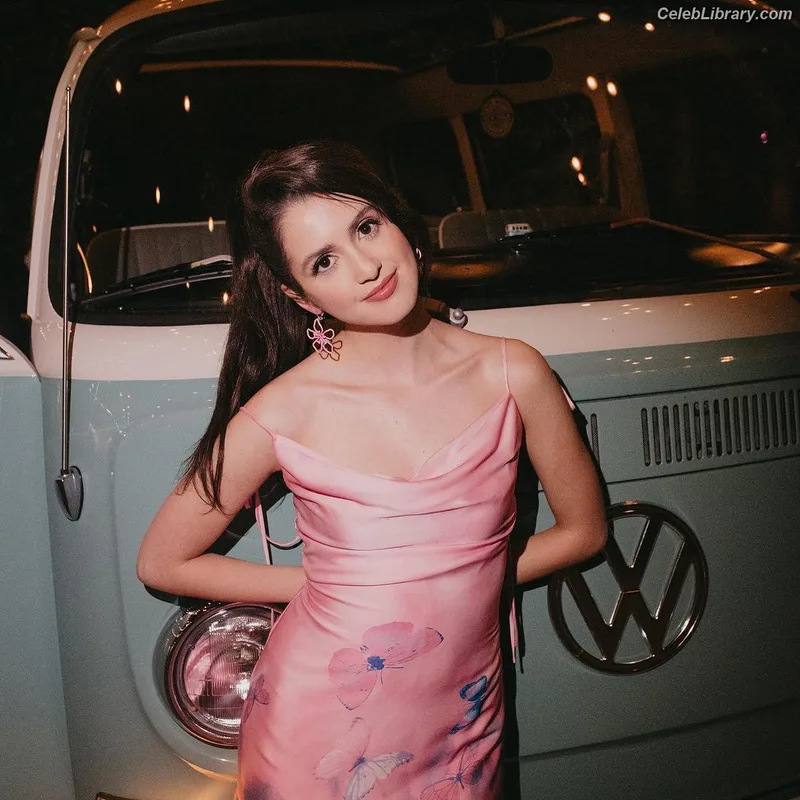 Laura Marano photo 10 of 331