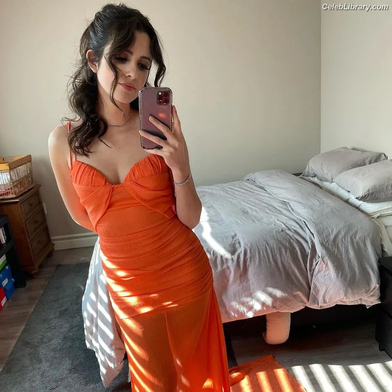 Laura Marano photo 14 of 331