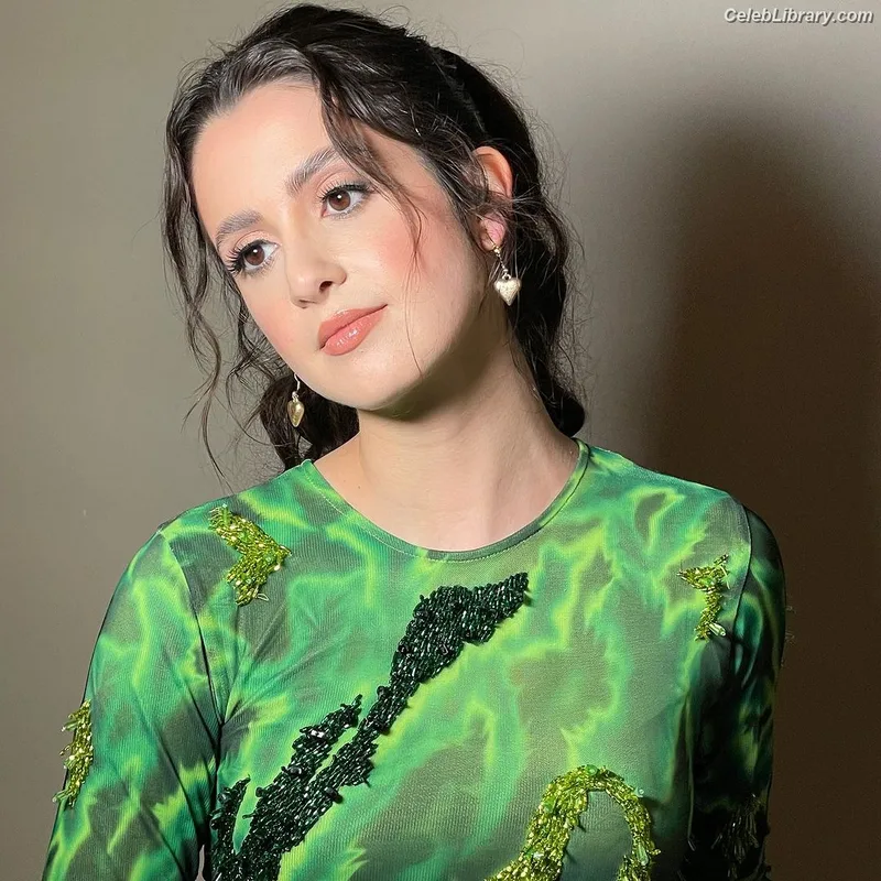 Laura Marano photo 22 of 331