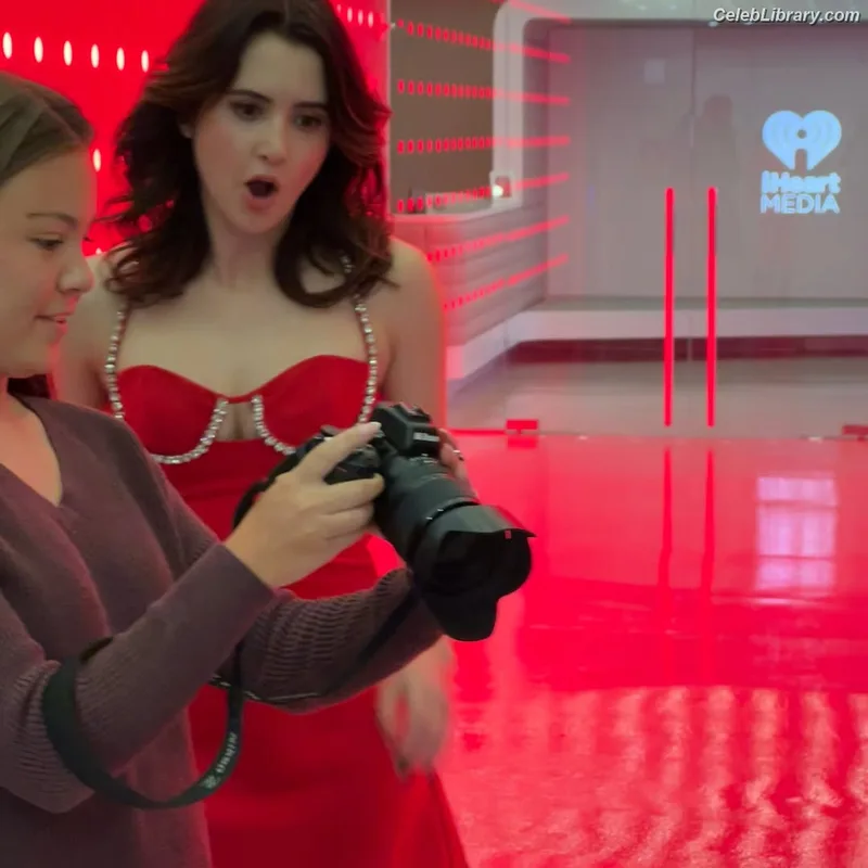 Laura Marano photo 19 of 331