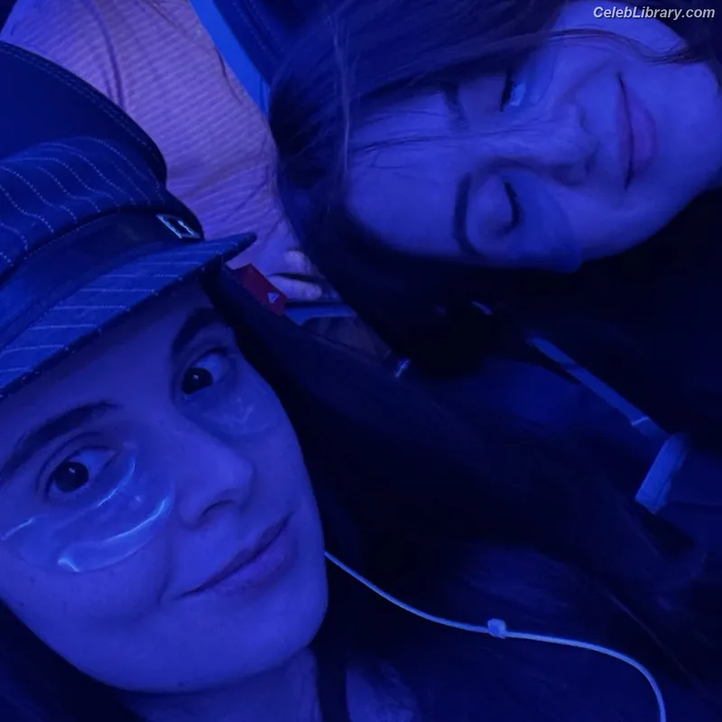 Laura Marano photo 21 of 331
