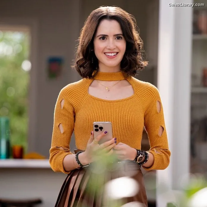 Laura Marano photo 23 of 331