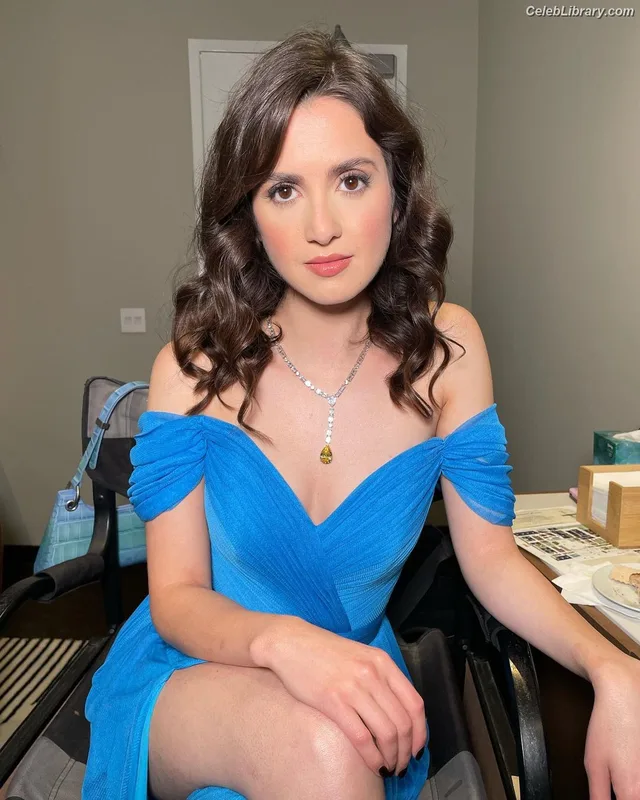 Laura Marano photo 2 of 331