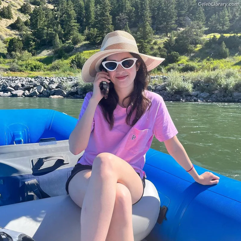 Laura Marano photo 5 of 331