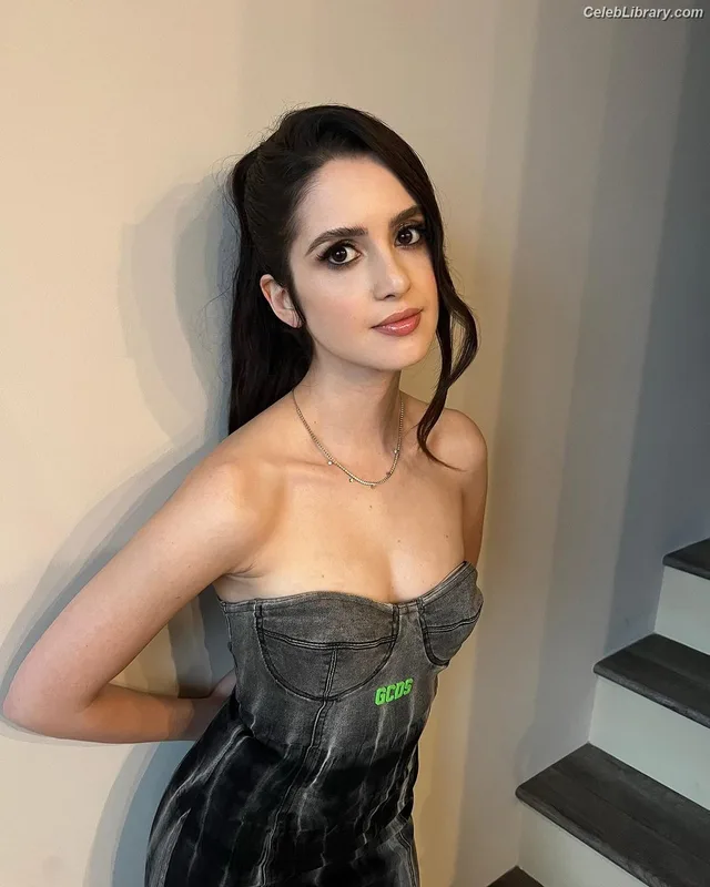 Laura Marano photo 8 of 331