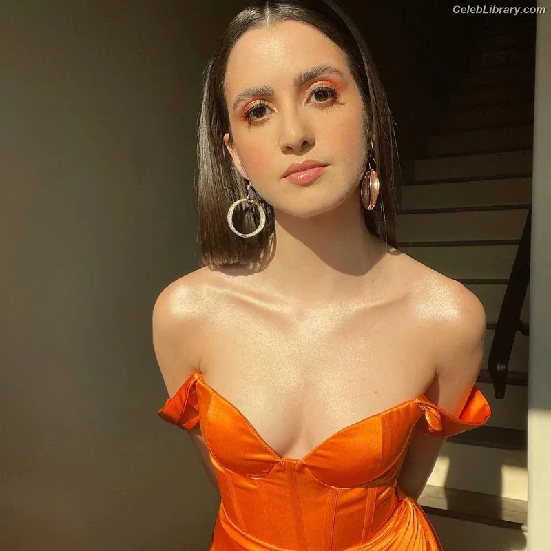 Laura Marano photo 11 of 331