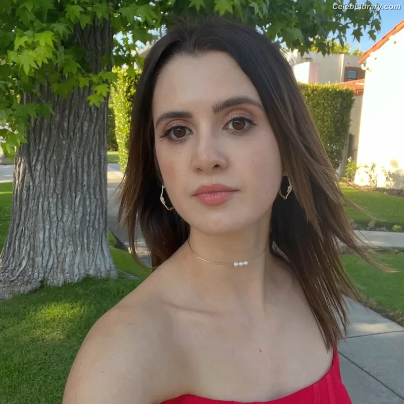 Laura Marano photo 2 of 331