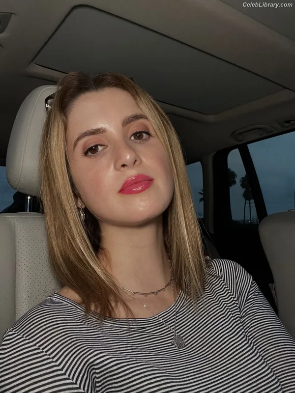 Laura Marano photo 4 of 331