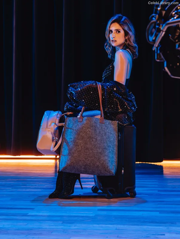 Laura Marano photo 5 of 331