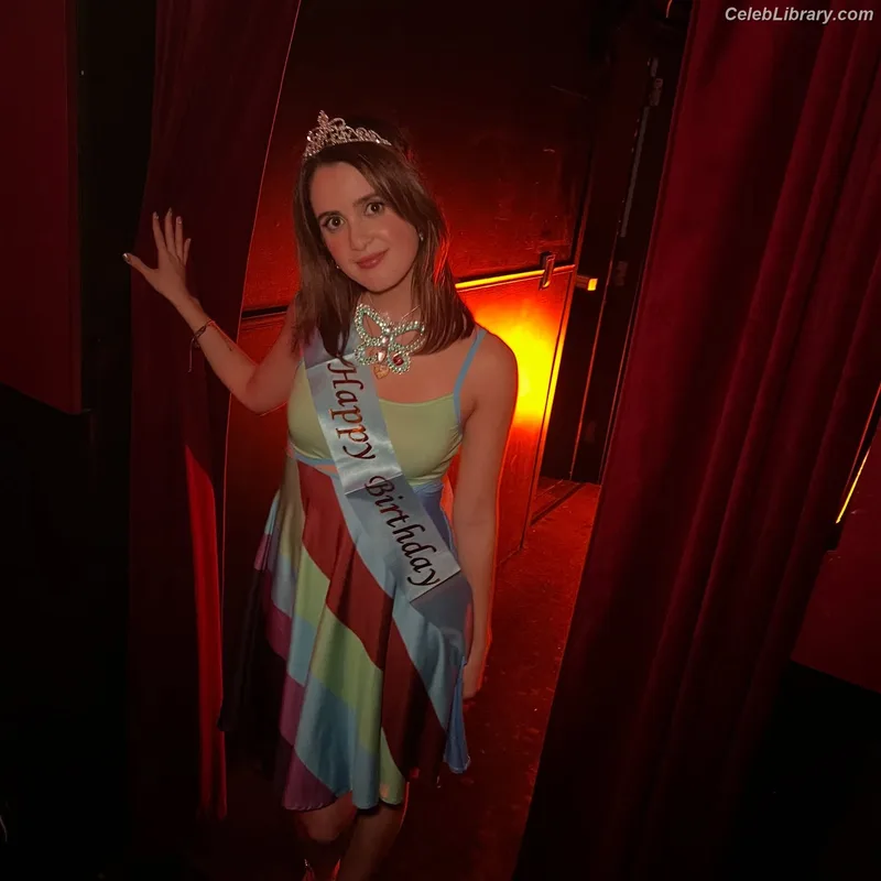 Laura Marano photo 21 of 331