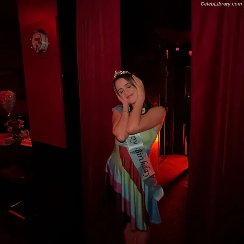 Laura Marano photo 23 of 331