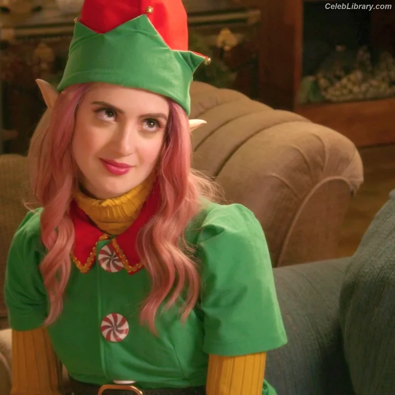 Laura Marano photo 4 of 331