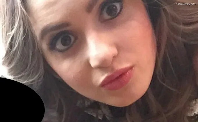 Laura Marano photo 7 of 331