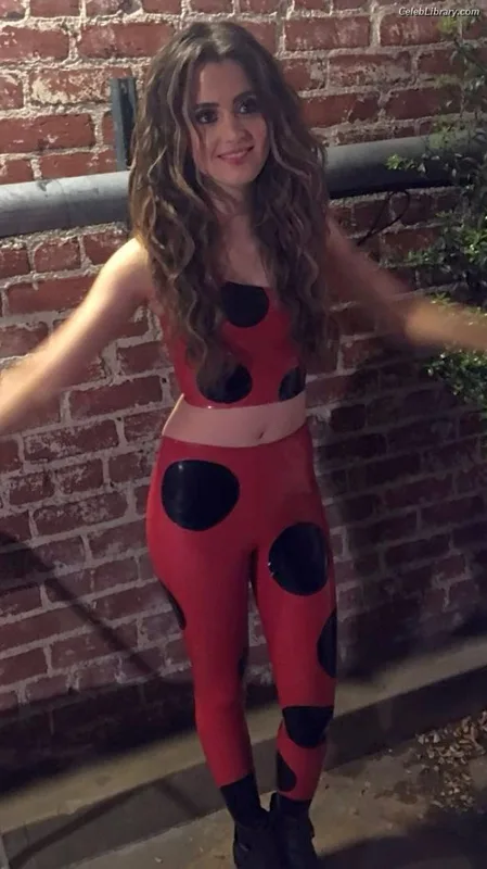 Laura Marano photo 8 of 331