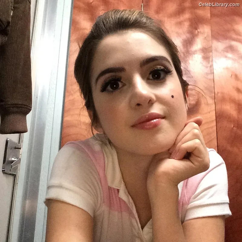 Laura Marano photo 9 of 331