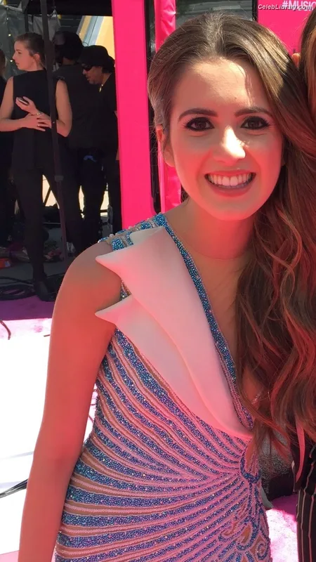 Laura Marano photo 18 of 331