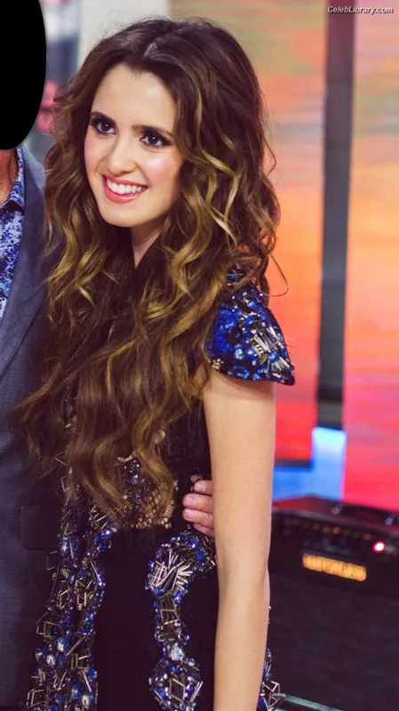 Laura Marano photo 20 of 331
