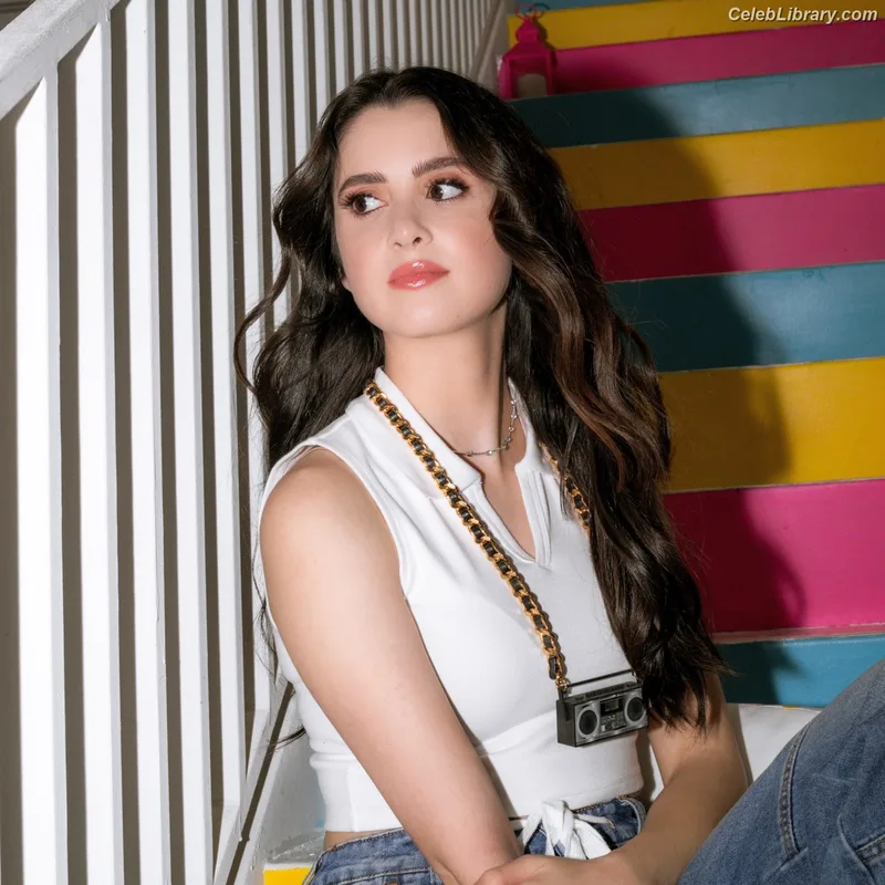 Laura Marano photo 24 of 331