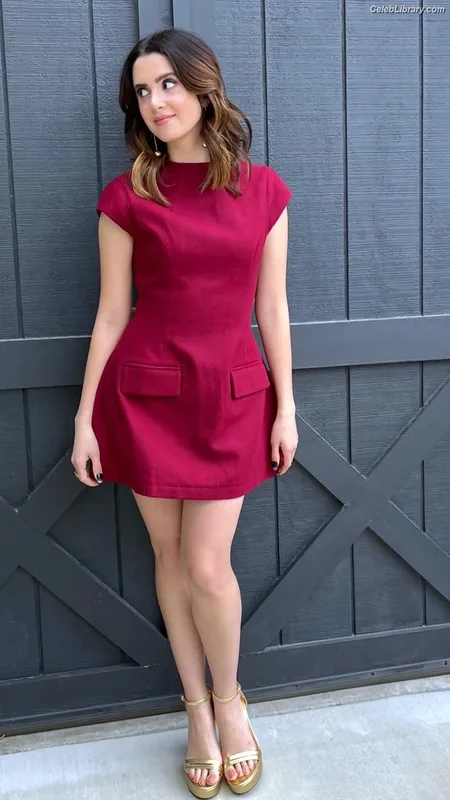 Laura Marano photo 11 of 331
