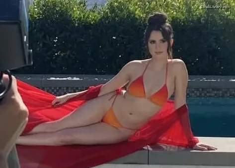Laura Marano photo 20 of 331