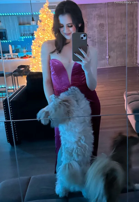 Laura Marano photo 6 of 331