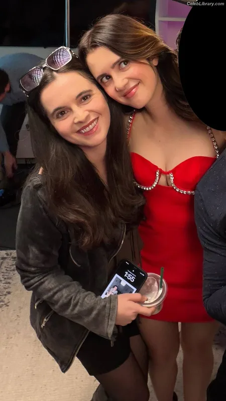 Laura Marano photo 14 of 331