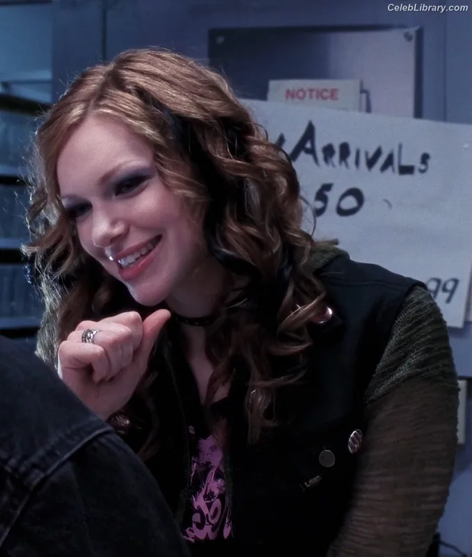 Laura Prepon photo 23 of 82