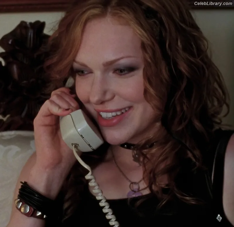 Laura Prepon photo 2 of 82