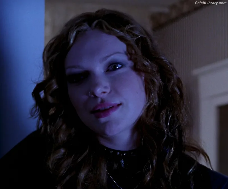 Laura Prepon photo 10 of 82