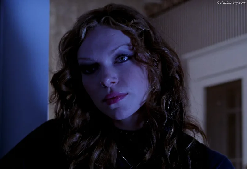 Laura Prepon photo 11 of 82