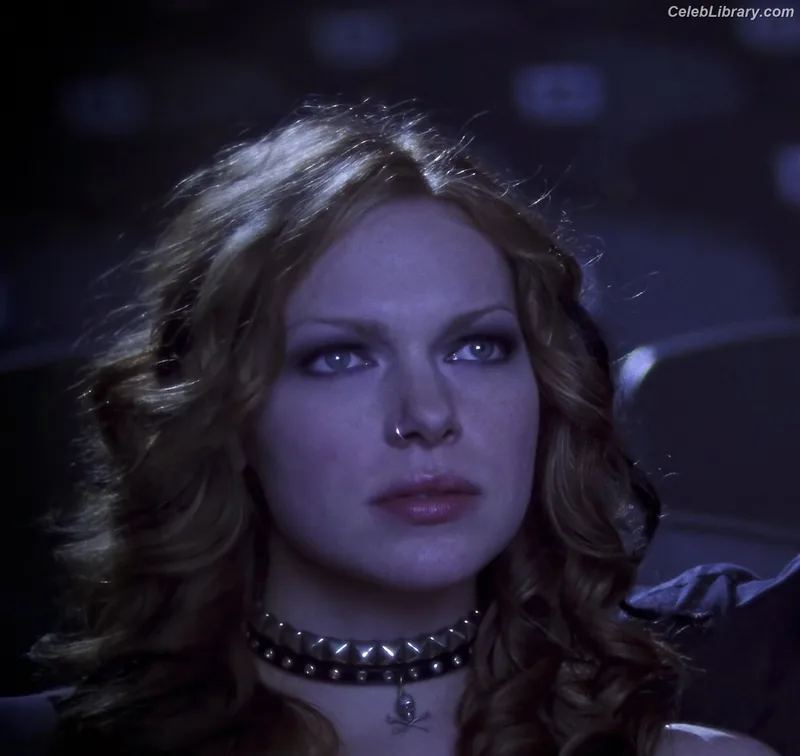Laura Prepon photo 13 of 82