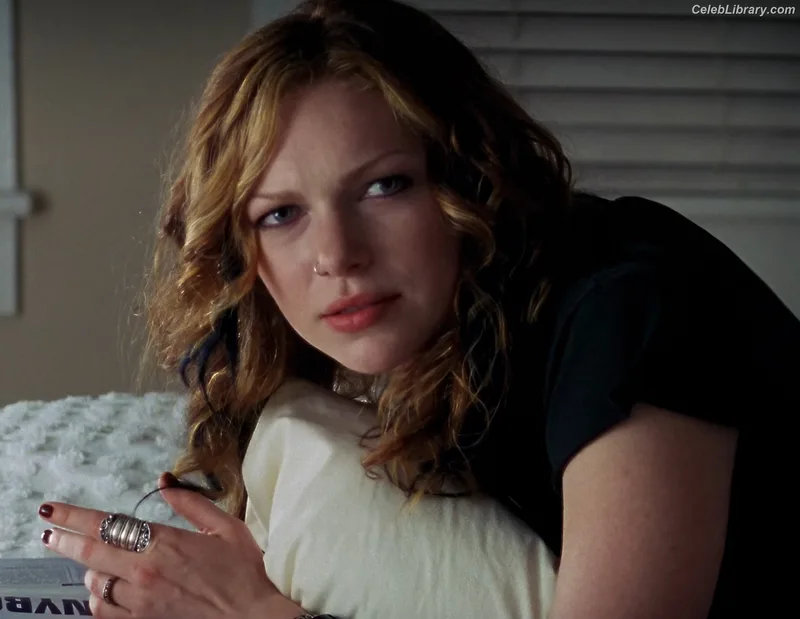 Laura Prepon photo 16 of 82