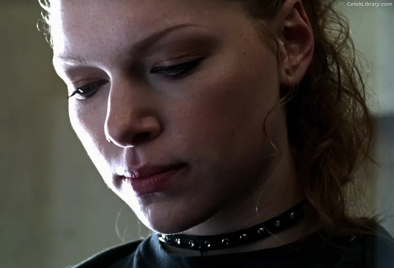 Laura Prepon photo 22 of 82