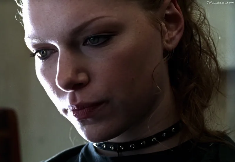 Laura Prepon photo 23 of 82