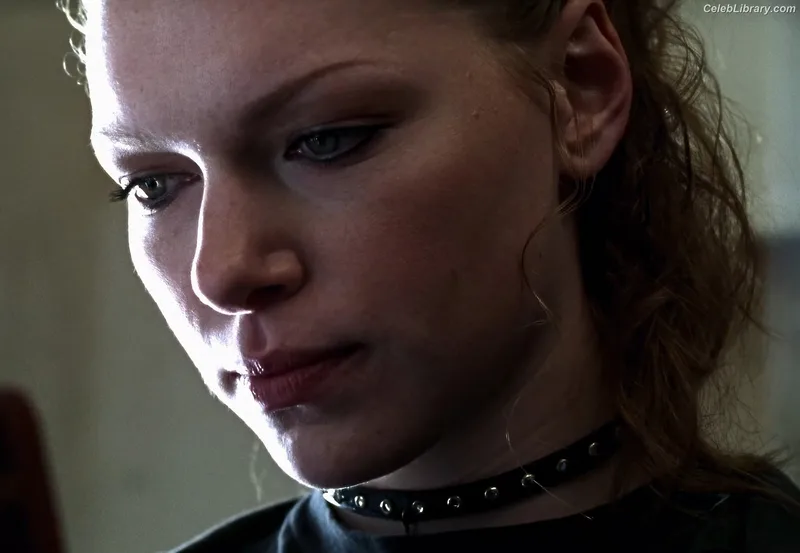 Laura Prepon photo 24 of 82