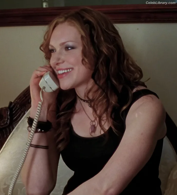 Laura Prepon photo 7 of 82