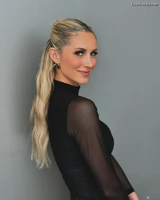 Laura Rutledge photo 7 of 406