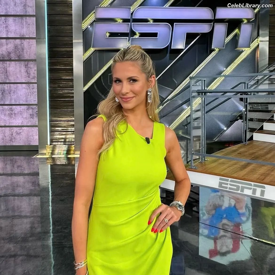 Laura Rutledge photo 8 of 406