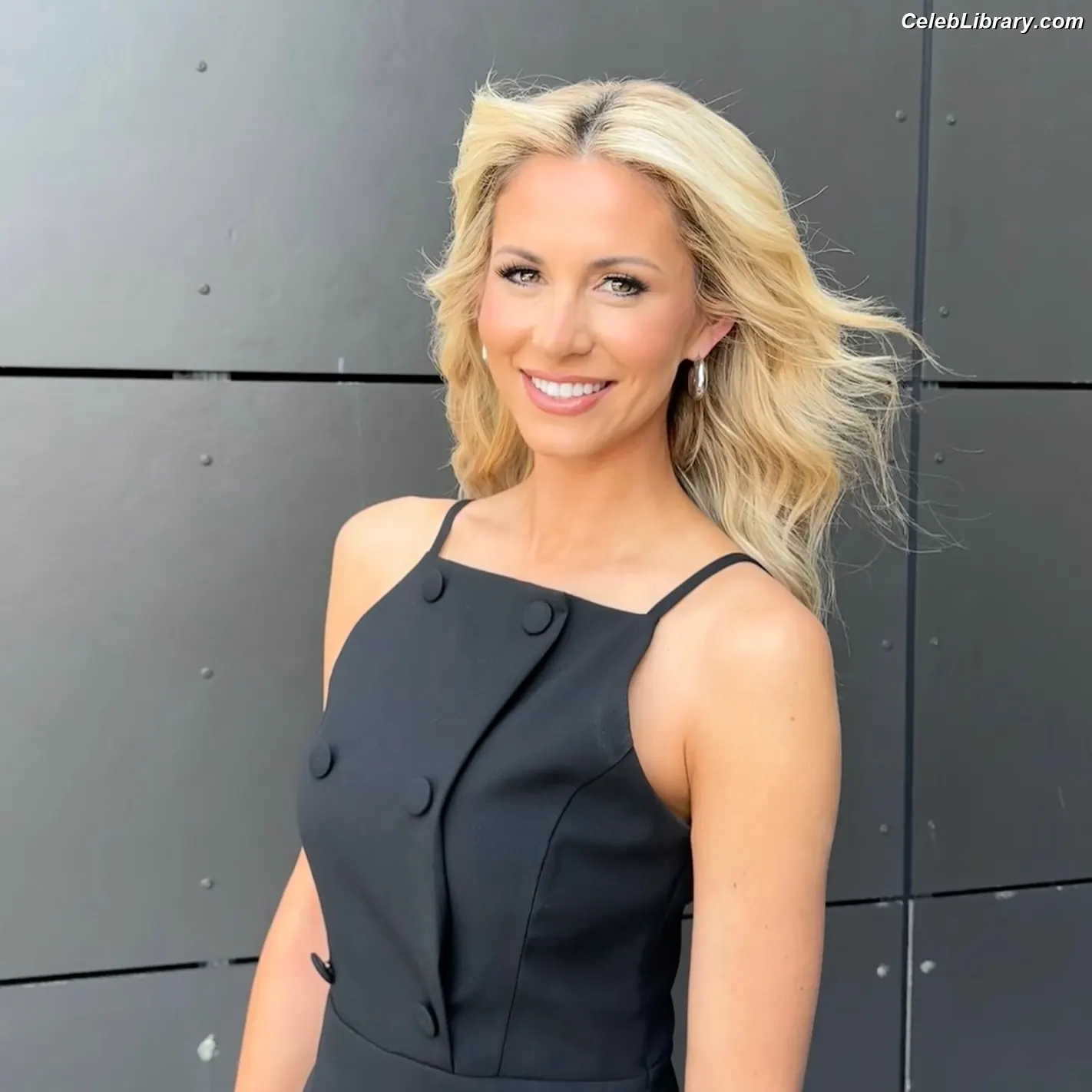 Laura Rutledge photo 12 of 406