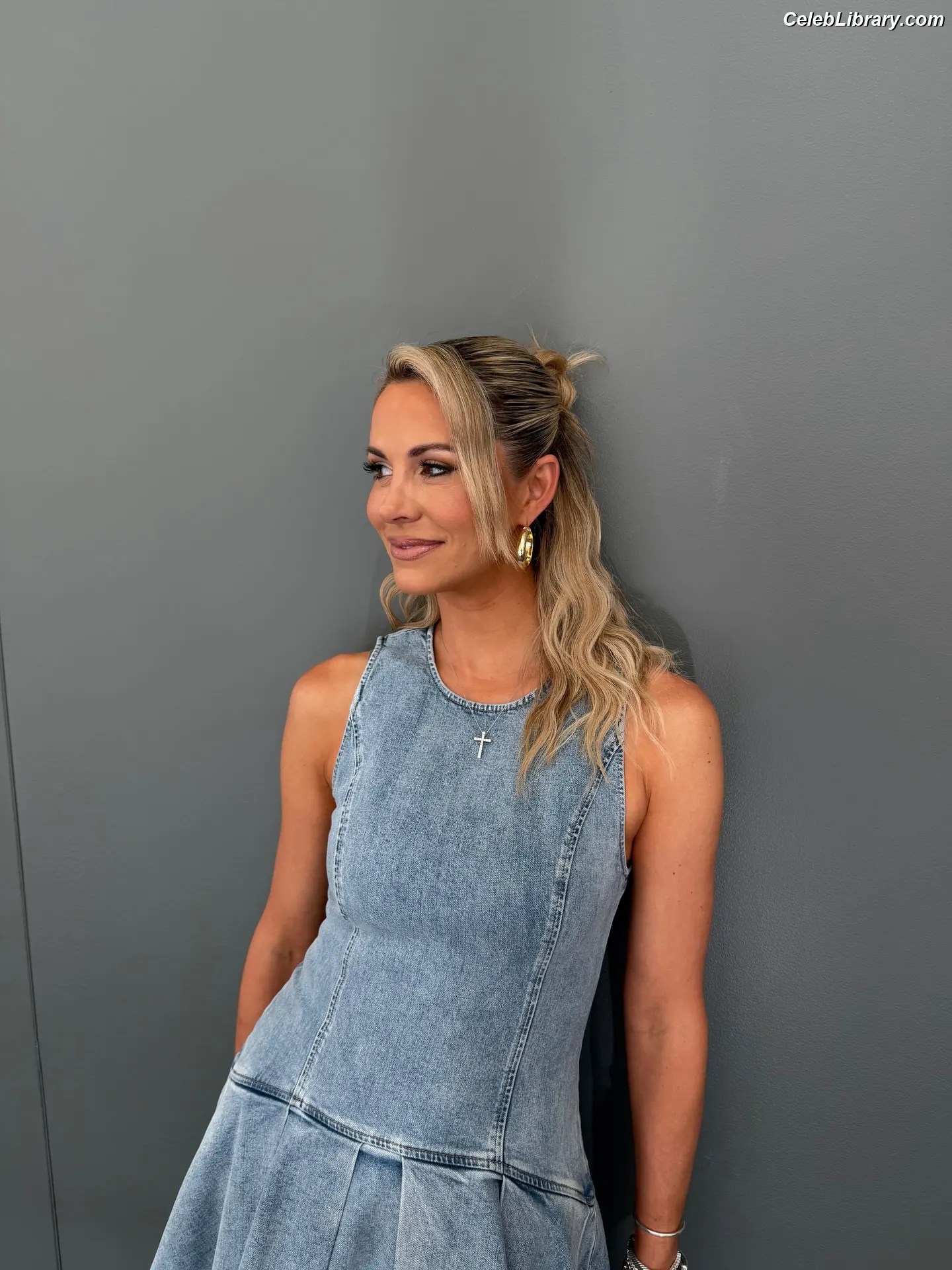 Laura Rutledge photo 7 of 406
