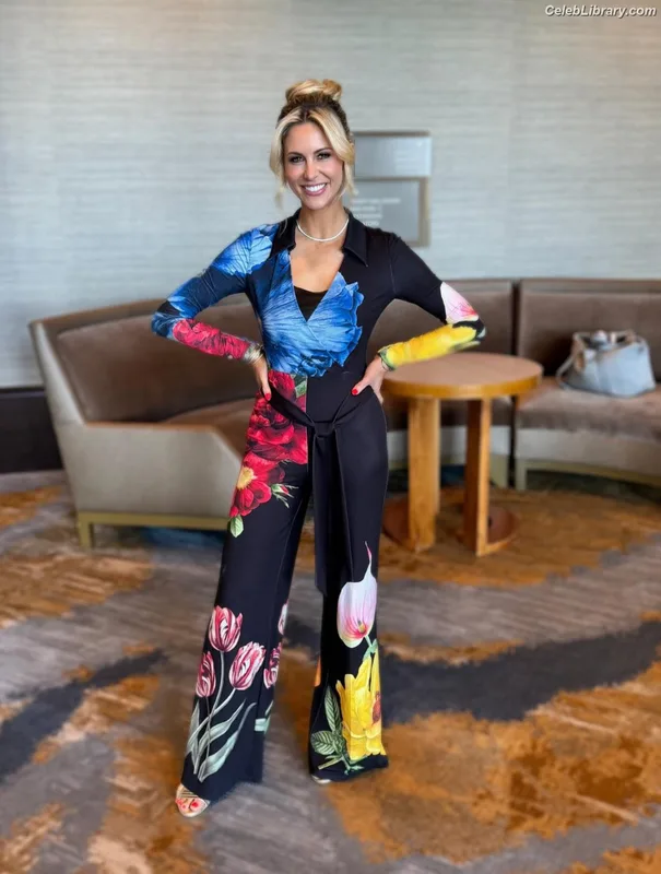 Laura Rutledge photo 17 of 407