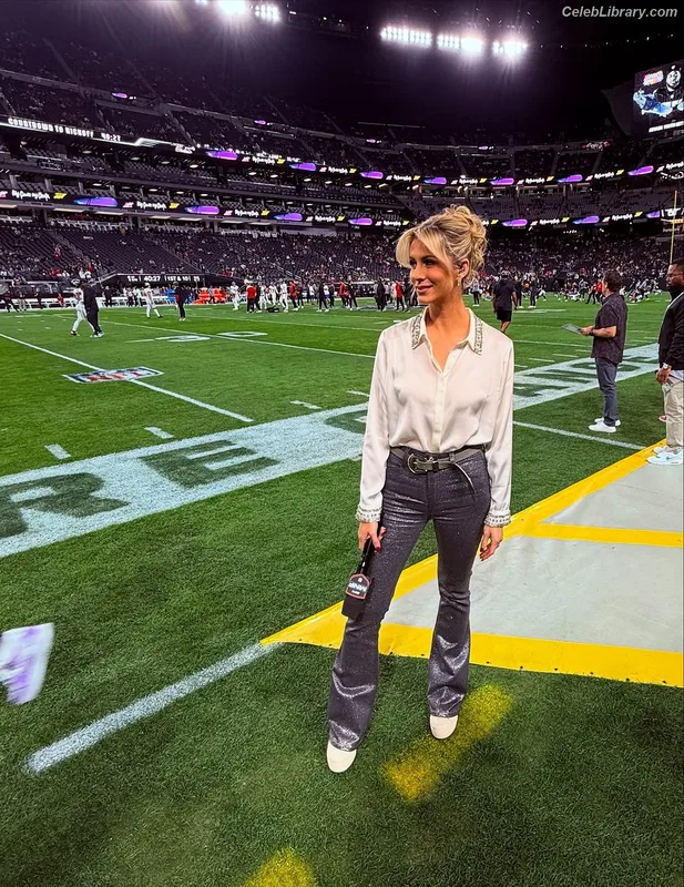 Laura Rutledge photo 1 of 407