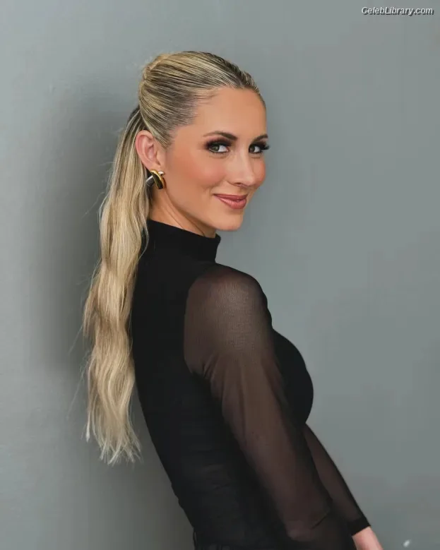 Laura Rutledge photo 7 of 407