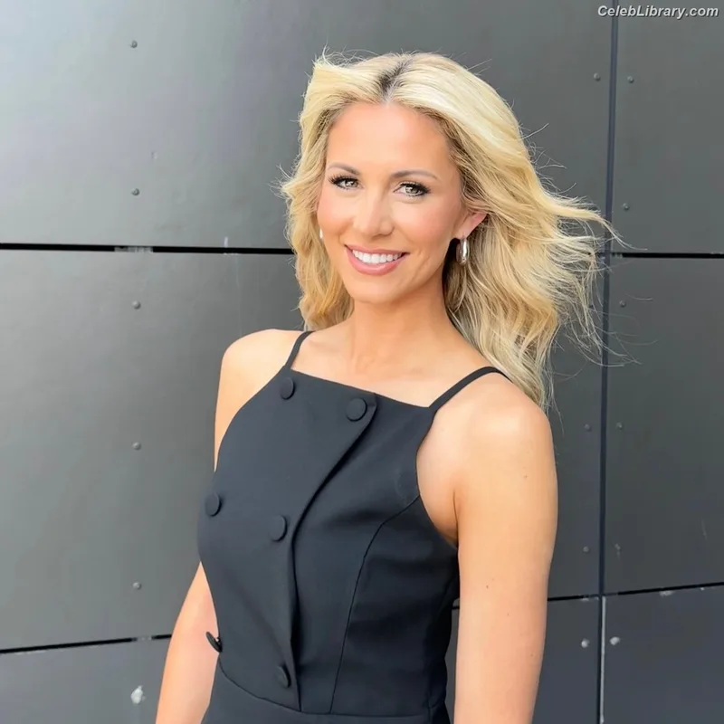 Laura Rutledge photo 12 of 407