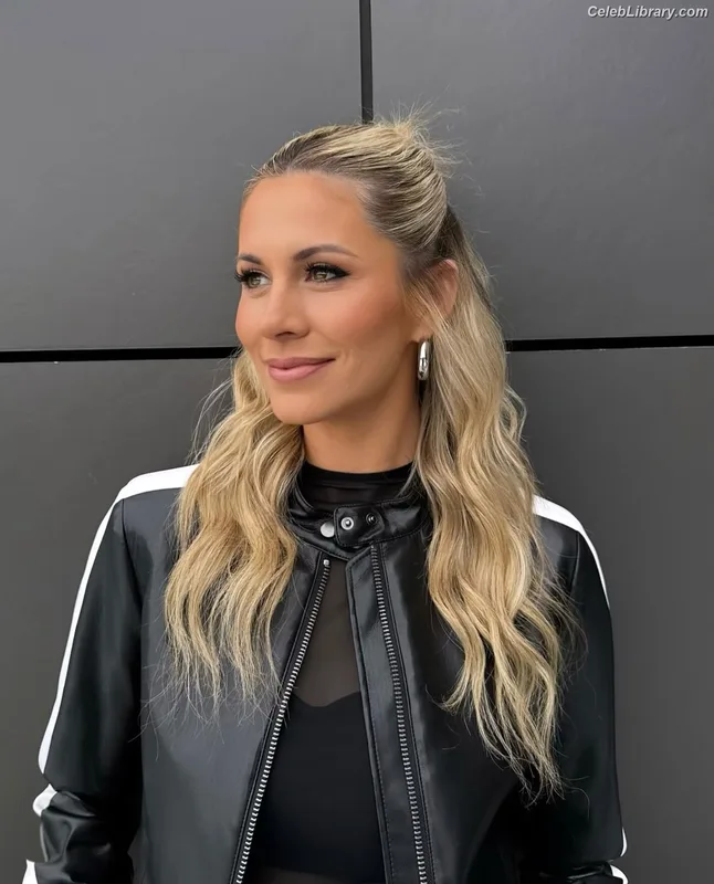 Laura Rutledge photo 15 of 407